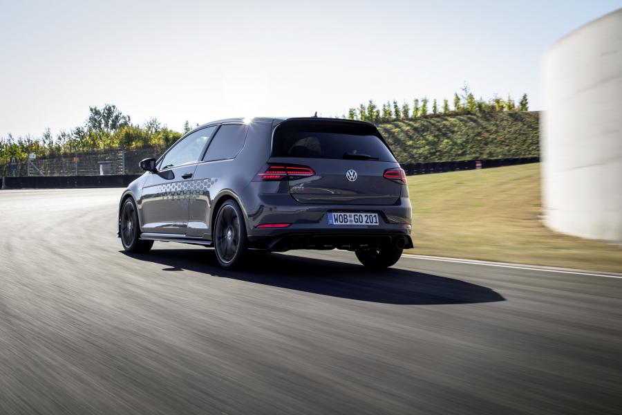  Volkswagen Golf GTI TCR 3-Door (Typ 5G) 2019 года  (WW) (фото 6 из 107)